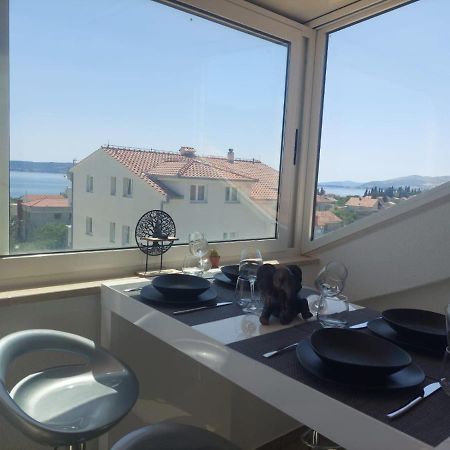 Top Floor Apartment With Sea View Каштела Экстерьер фото